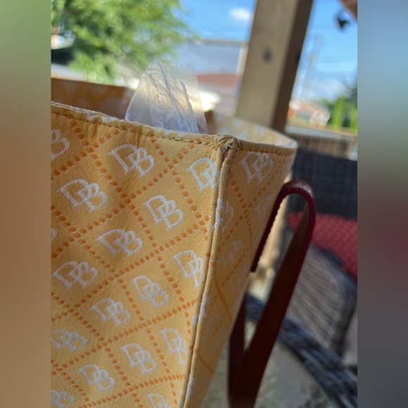 Dooney & Bourke North South signature print yellow canvas shoulder bag - Picture 3 of 12